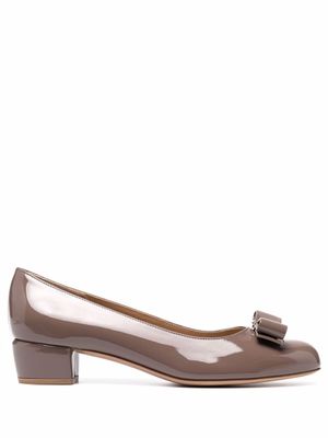 Ferragamo escarpins à talon épais 30 mm - Marron