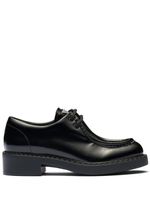 Prada chaussures en cuir brossé à lacets - Noir