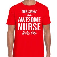 Awesome nurse / verpleeger cadeau t-shirt rood heren