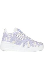 Giuseppe Zanotti baskets à effet tâches de peinture - Violet - thumbnail