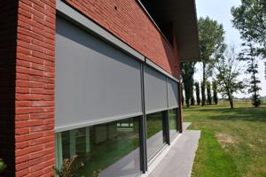 Brustor B1100 Prestige 234 Cm X 150 Cm Bediening Rechts RAL 7004 - Zonnerij