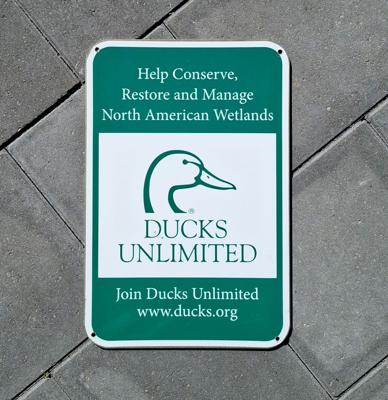 Ducks Unlimited Verkeersbord - 46 x 30cm Ducks Unlimited Verkeersbord - 46 x 30cm