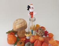 Haakpakket byClaire Pompoen Mummy Topper op Potlood Haakpakket byClaire Pompoen Mummy Topper op Potlood