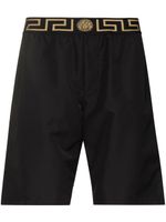 Versace short de bain à détail Greca - Noir