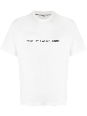 Sunnei t-shirt en coton à slogan imprimé - Blanc