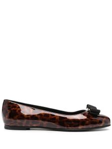 Ferragamo ballerines imprimées à noeud Vara - Marron