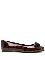 Ferragamo ballerines imprimées à noeud Vara - Marron