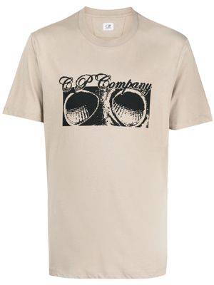 C.P. Company t-shirt en coton à imprimé graphique - Marron