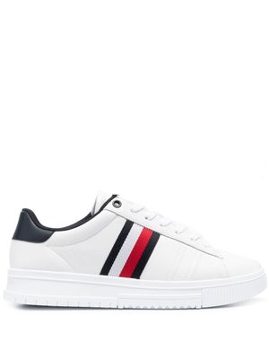 Tommy Hilfiger baskets à rayures - Blanc