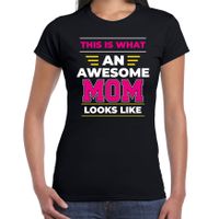 An awesome mom / een geweldige mama cadeau t-shirt zwart voor dames