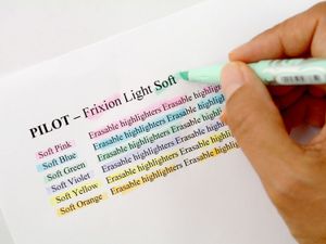 Pilot FriXion Light Soft markeerstift 3 stuk(s) Beitelvormige punt Blauw, Roze, Geel