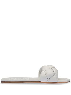 Miu Miu sandales à design matelassé - Blanc