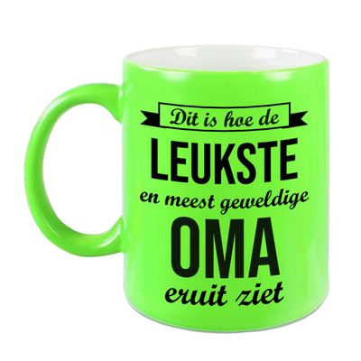 Leukste en meest geweldige oma cadeau mok / beker neon groen 330 ml - feest mokken Leukste en meest geweldige oma cadeau mok / beker neon groen 330 ml - feest mokken