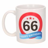 66 jaar Verjaardag koffiemok - cadeau beker - stopbord print - 300 ml - keramiek - wit