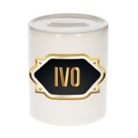 Naam cadeau spaarpot Ivo met gouden embleem Naam cadeau spaarpot Ivo met gouden embleem