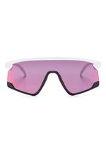 Oakley lunettes de soleil oversize BXTR Prizm - Blanc