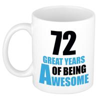 Verjaardag 72 jaar Koffiemok Cadeau - Great years of being awesome - wit/blauw