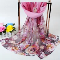 Roze chiffon sjaal met pauwen en bloemen - Home & Living - Spiritueelboek.nl - thumbnail