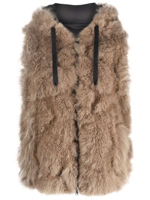 Brunello Cucinelli gilet en fourrure à capuche - Tons neutres