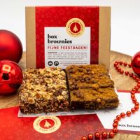Brownie Kerst box - 6 Brownies - Brievenbus Pakket - Box Brownies - Ambachtelijk - 3x Speculoos Christmas Crunch - 3x Caramel fudge sinaasappel