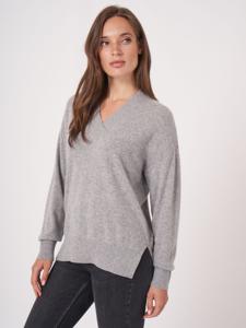 Cashmere trui met diepe V-hals