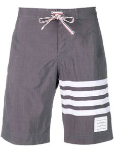 Thom Browne short de bain à détails rayés - Gris