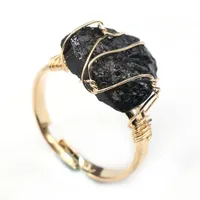 Verstelbare Goudkleurige Ring met Ruwe Zwarte Onyx - Sieraden - Spiritueelboek.nl - thumbnail