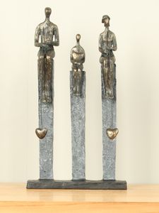 Kunsthars beeldje Brons look Liefde geven, 41 cm