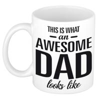 Awesome dad cadeau koffiemok - drink beker - voor Vaderdag - wit - 300 ml - papa