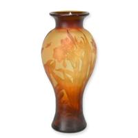 A CAMEO GLASS BALUSTER VASE 'DAFFODIL'