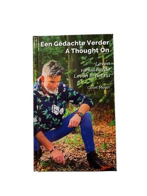 Een Gedachte Verder - A Thought On - Leven vanuit liefde - Leven in het nu - Geert Meijer - Hardcover (9789464431551) Een Gedachte Verder - A Thought On - Leven vanuit liefde - Leven in het nu - Geert Meijer - Hardcover (9789464431551)