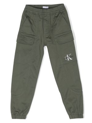 Calvin Klein Kids Trainingsbroek met geborduurd logo - Groen Calvin Klein Kids Trainingsbroek met geborduurd logo - Groen
