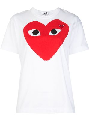 Comme Des Garçons Play t-shirt imprimé à patch logo - Blanc Comme Des Garçons Play t-shirt imprimé à patch logo - Blanc