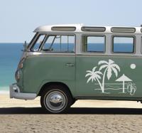 Camper sticker strand met palmbomen en parasol - thumbnail