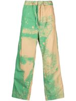 OAMC pantalon de jogging en coton à effet taches de peinture - Vert