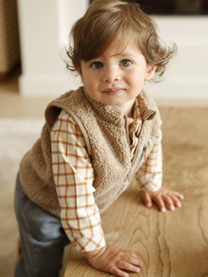 Mouwloos vestje baby in sherpa taupe