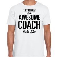 This is what an awesome coach looks like cadeau t-shirt wit heren - thumbnail
