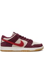 Nike x Skate Like a Girl baskets Dunk Low - Rouge Nike x Skate Like a Girl baskets Dunk Low - Rouge