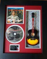 Johnny Cash miniatuur gitaar - thumbnail