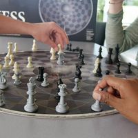 Chess for Three - Schaakbord XL voor 3 Personen - ø 55CM - Schaakspel - thumbnail