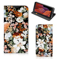 Smart Cover voor Samsung Galaxy Xcover 5 Dark Flowers - thumbnail