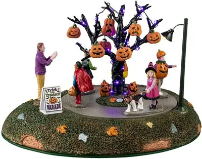 Lemax trick or treaters parade bewegend tafereel Spooky Town 2025