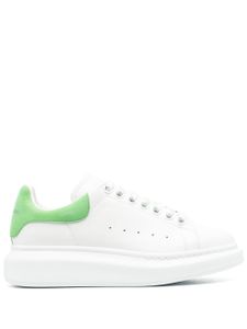 Alexander McQueen baskets en cuir à semelle épaisse - Blanc