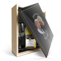 Wijnpakket met glas - Maison de la Surprise Chardonnay (Bedrukte deksel) - thumbnail