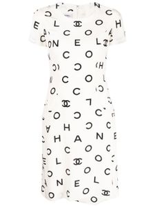 CHANEL Pre-Owned robe en soie à logo Coco (années 1990) - Blanc