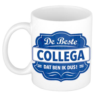 De beste collega dat ben ik dus - cadeau koffiemok - beker - wit met blauw embleem - 300 ml De beste collega dat ben ik dus - cadeau koffiemok - beker - wit met blauw embleem - 300 ml