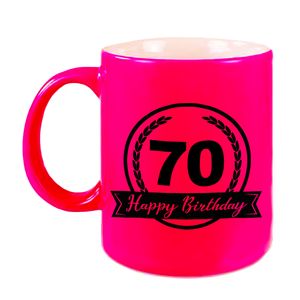 Happy Birthday 70 years cadeau mok / beker neon roze met wimpel 330 ml