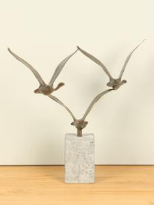 3 bronzen zwanen