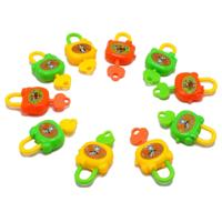 10 stuks kleurrijke plastic cartoon Toy Lock voor kinderen met sleutels verjaardag speelgoed willekeurige kleur levering