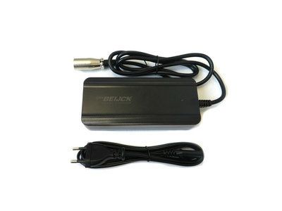 Van Beijck acculader xlr 4-pins neutrik o.a. 36 volt / 2 ah